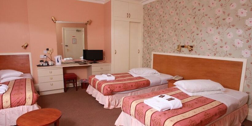 غرفة قياسية ثلاثية, Russell