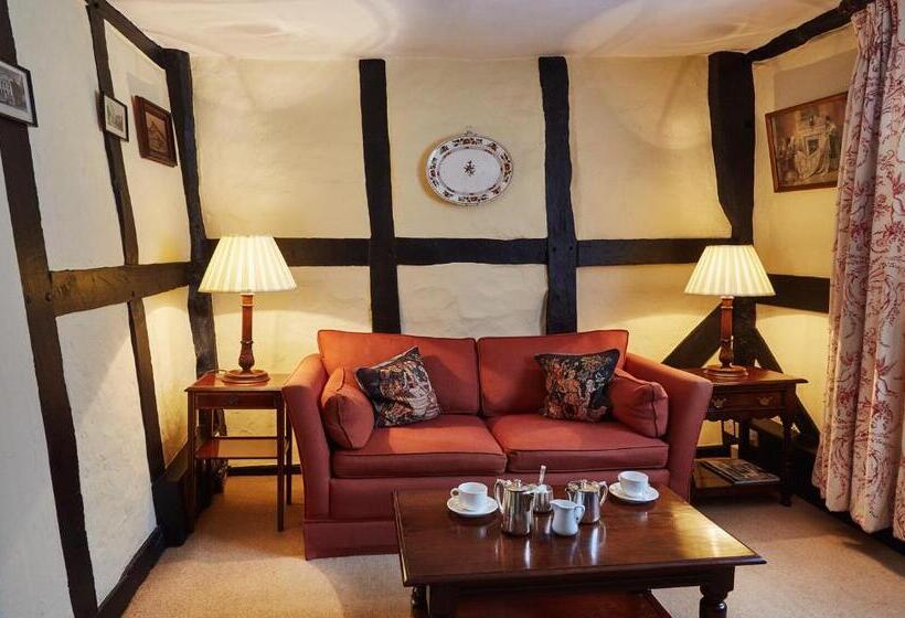 جناح جونيور, Spread Eagle Hotel And Spa