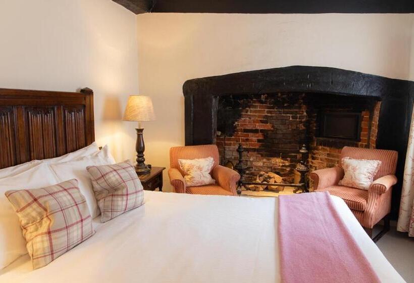 جناح جونيور, Spread Eagle Hotel And Spa