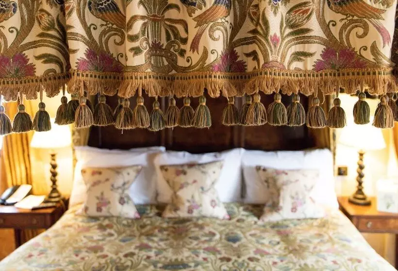 Suite Queen Bed, Spread Eagle Hotel And Spa