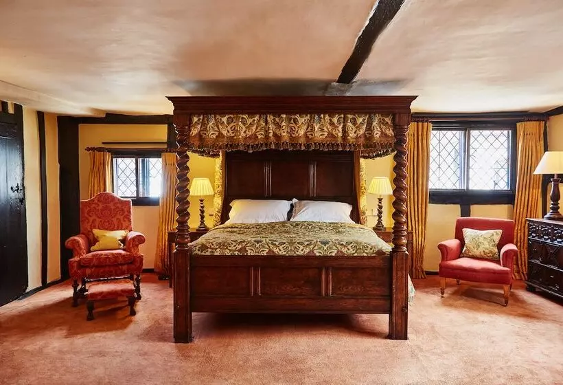 Suite Queen Bed, Spread Eagle Hotel And Spa