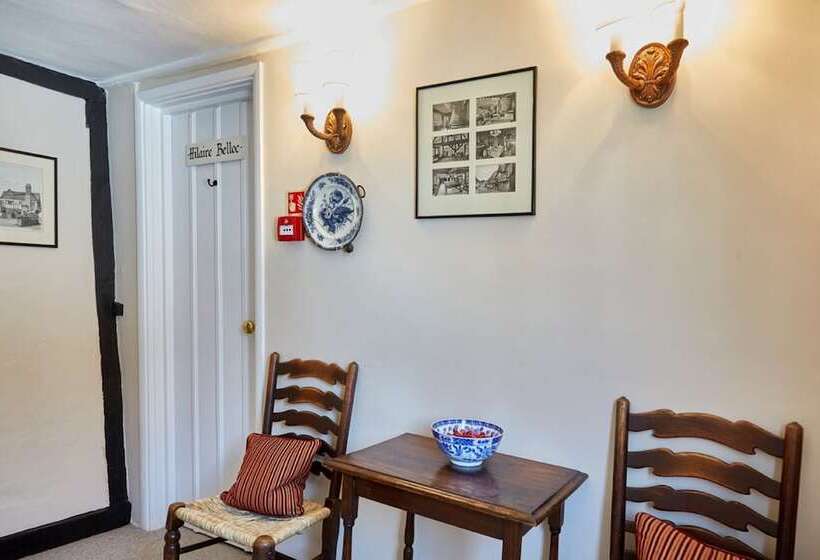 جناح جونيور, Spread Eagle Hotel And Spa