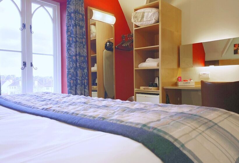 스탠다드 룸, The Corner House