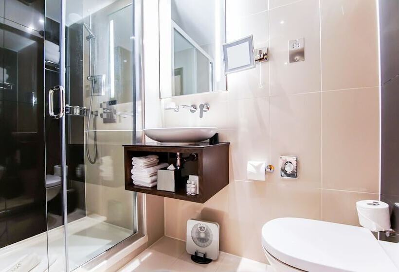 سوییت جونیور, Montcalm Piccadilly Townhouse, London West End
