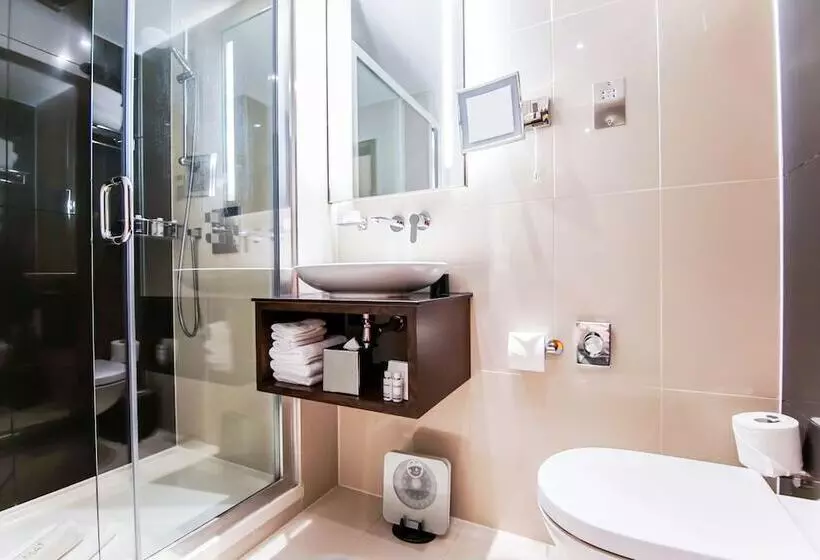 سوییت جونیور, Montcalm Piccadilly Townhouse, London West End