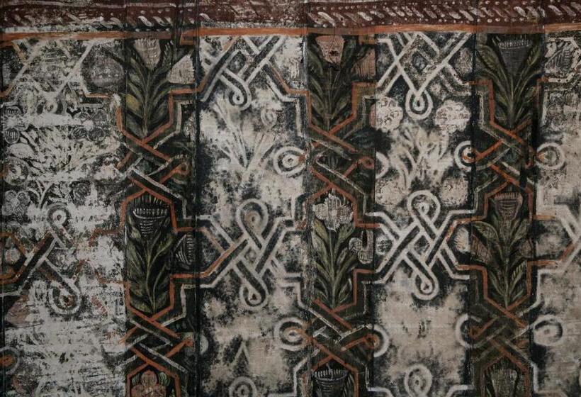 מיטת קינג בסוויטה, The Saracens Head