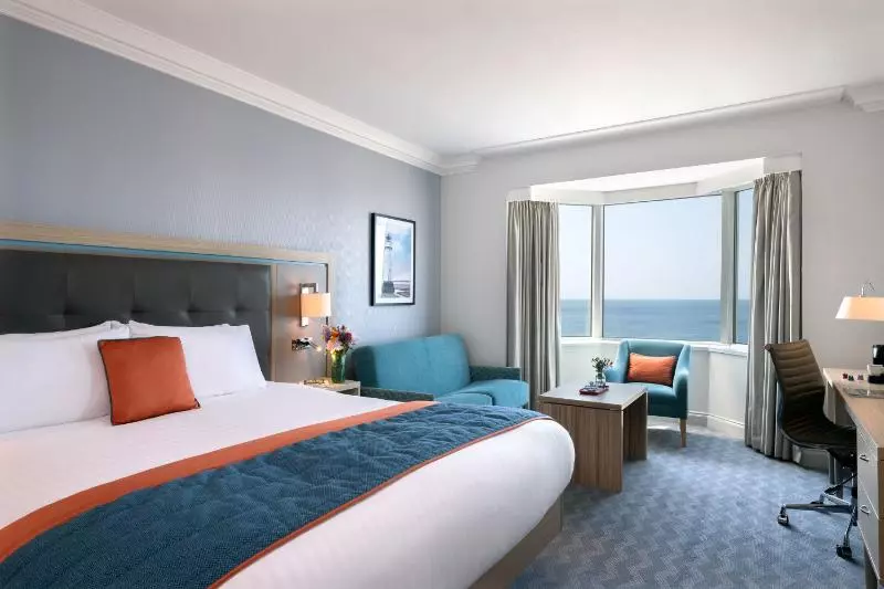 اتاق اجرایی با چشمانداز دریا, Leonardo Royal Hotel Brighton Waterfront