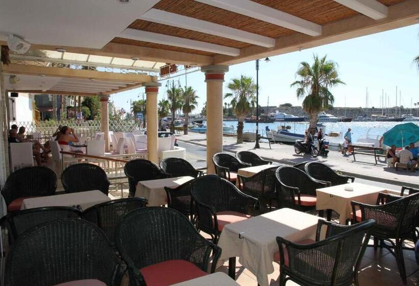 スタンダードトリプルルーム, Astron