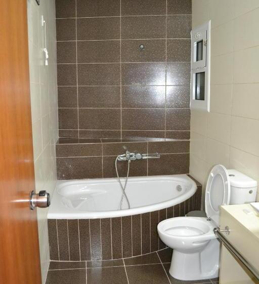 スタンダードトリプルルーム, Astron