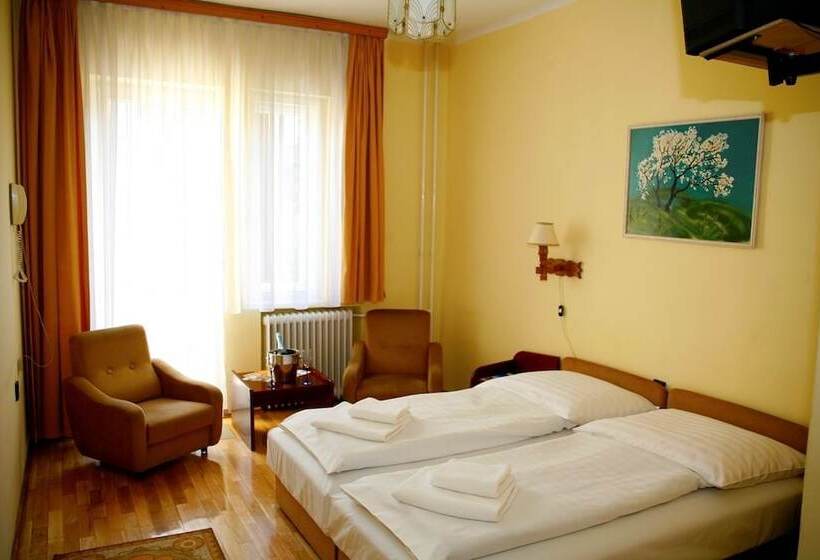 غرفة قياسية ثلاثية, Bara Junior