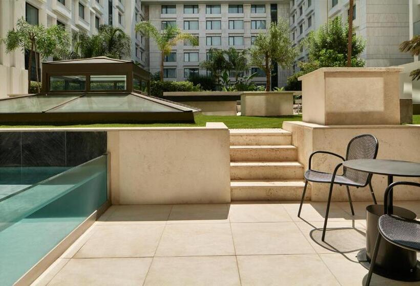 جناح جونيور مزوَّد بحمام سباحة, Grand Hyatt Athens