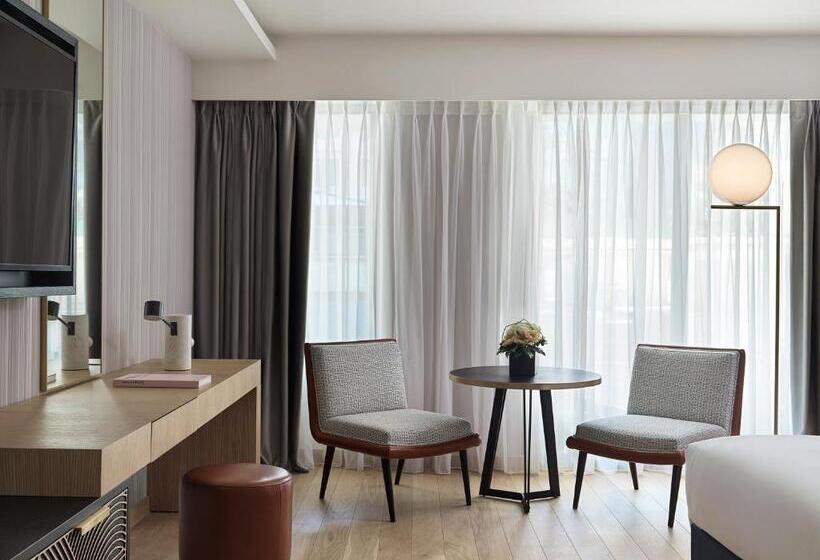 سوئیت جونیور با استخر, Grand Hyatt Athens