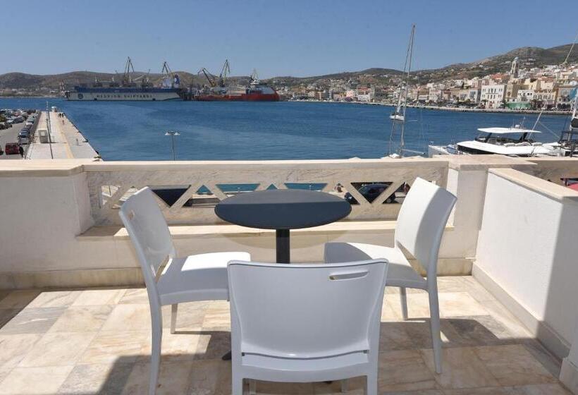 اتاق اجرایی با چشمانداز دریا, Hermes