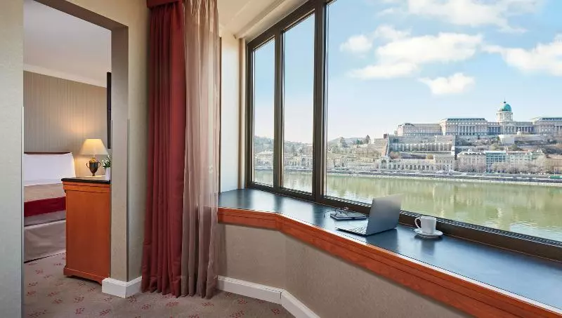 Junior suite with river view, Intercontinental Budapest By Ihg