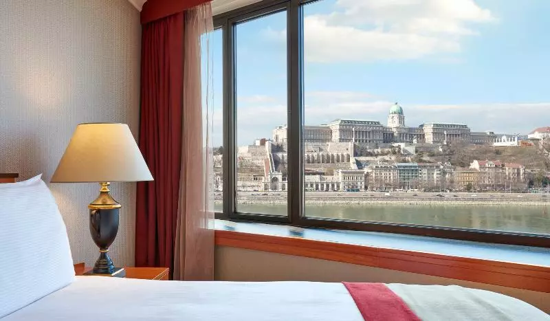 Junior suite with river view, Intercontinental Budapest By Ihg