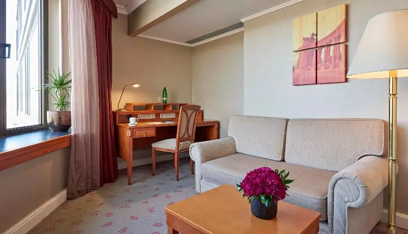 Junior suite with river view, Intercontinental Budapest By Ihg