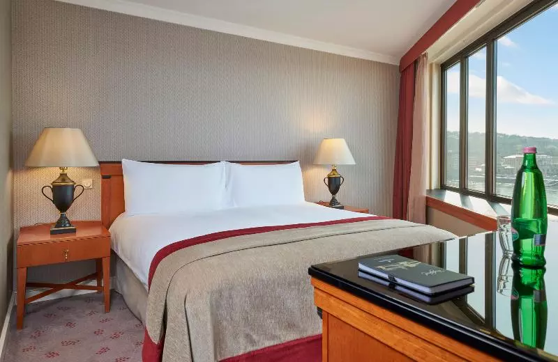 Junior suite with river view, Intercontinental Budapest By Ihg