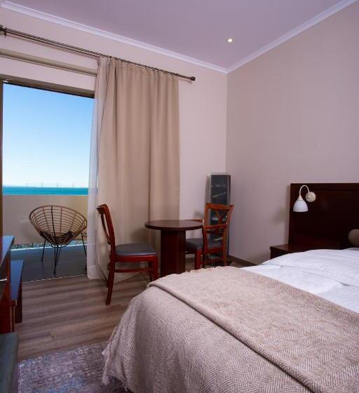 スーペリアールーム, Lepanto Beach