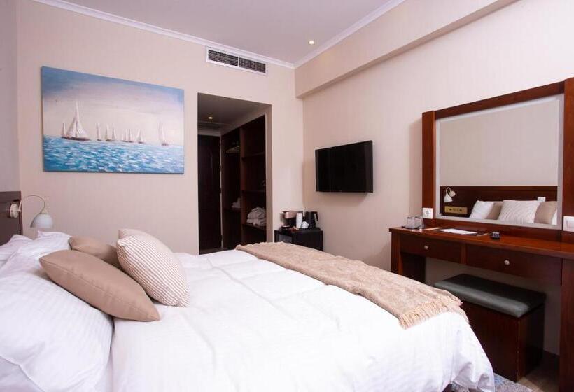 スーペリアールーム, Lepanto Beach