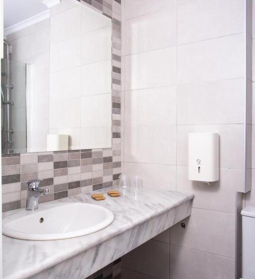 スーペリアールーム, Lepanto Beach