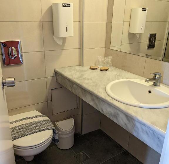 エコノミールーム, Lepanto Beach