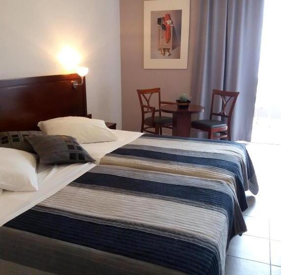 エコノミールーム, Lepanto Beach