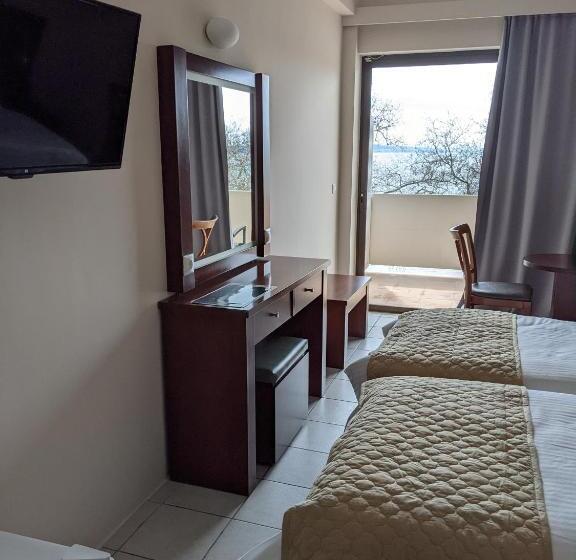 オーシャンビュースタンダードルーム, Lepanto Beach