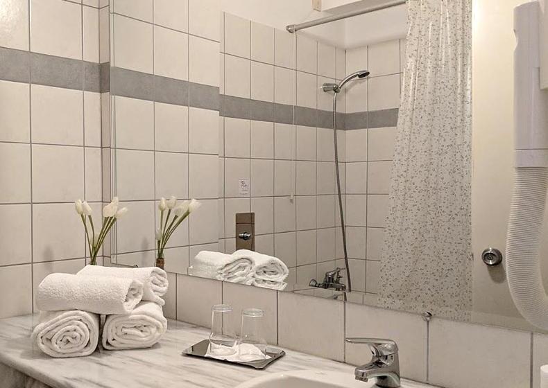 エコノミールーム, Lepanto Beach