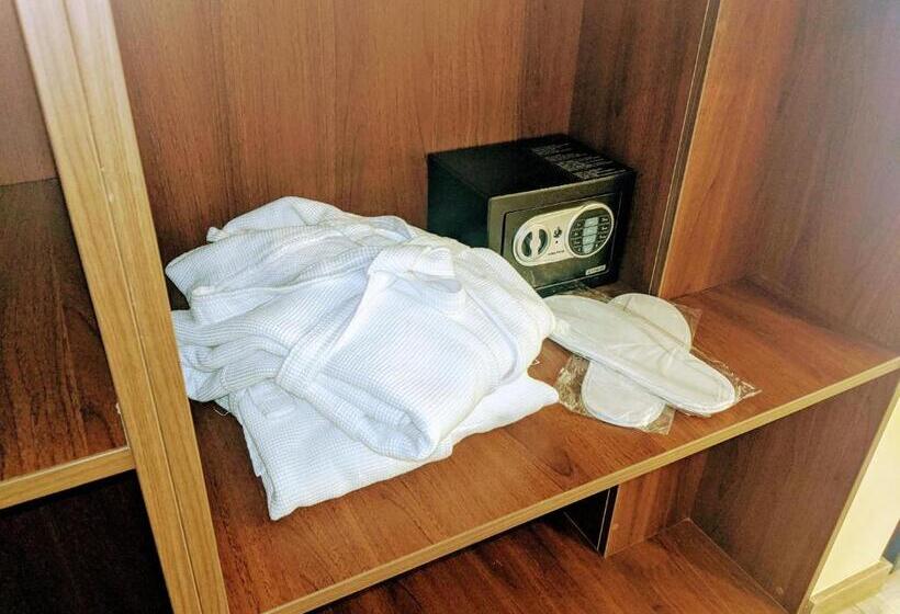 スーペリアールーム, Lepanto Beach