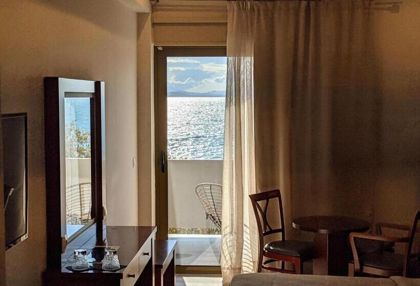 スーペリアールーム, Lepanto Beach