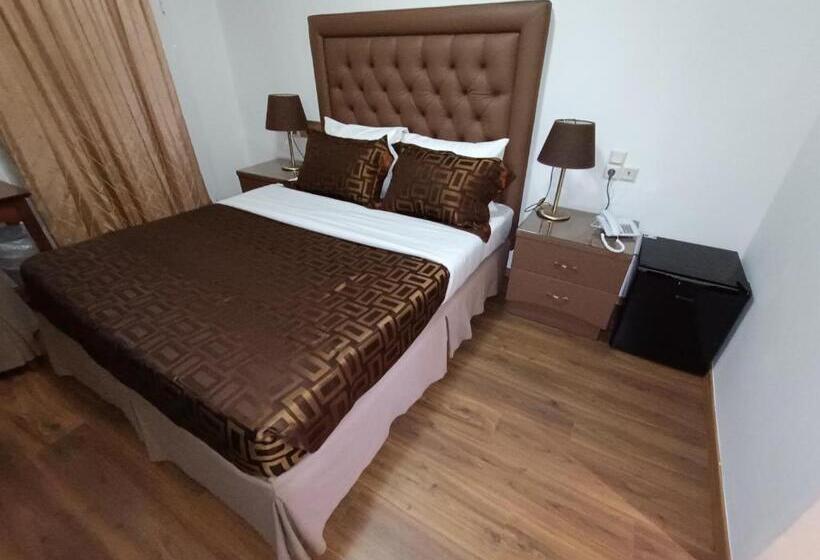 Номер Стандарт, Queens Leriotis