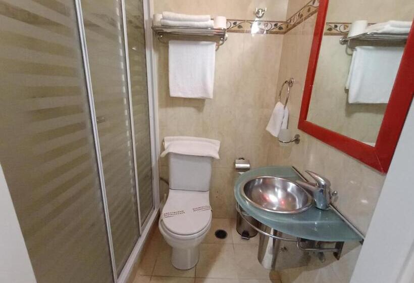 스탠다드 룸, Queens Leriotis