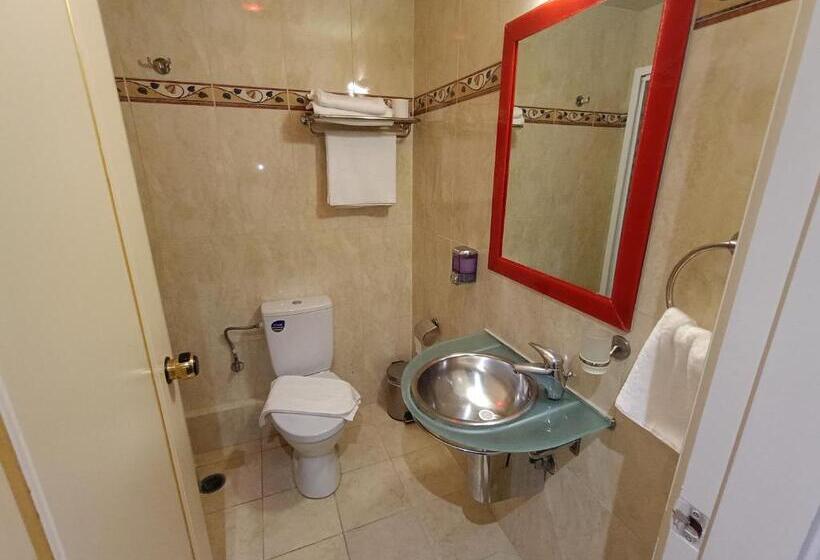 스탠다드 룸, Queens Leriotis