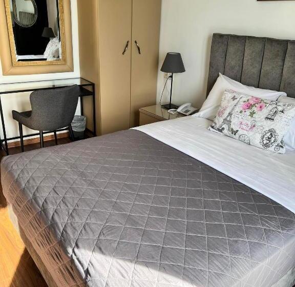 스탠다드 트리플 룸, Queens Leriotis