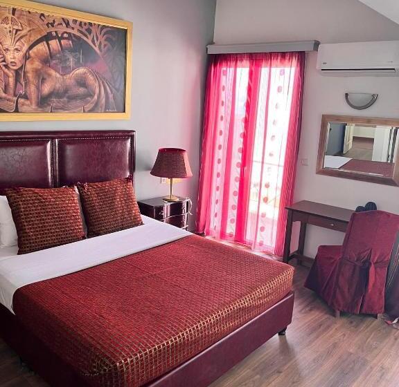 스탠다드 룸, Queens Leriotis