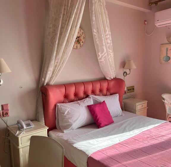 스탠다드 트리플 룸, Queens Leriotis