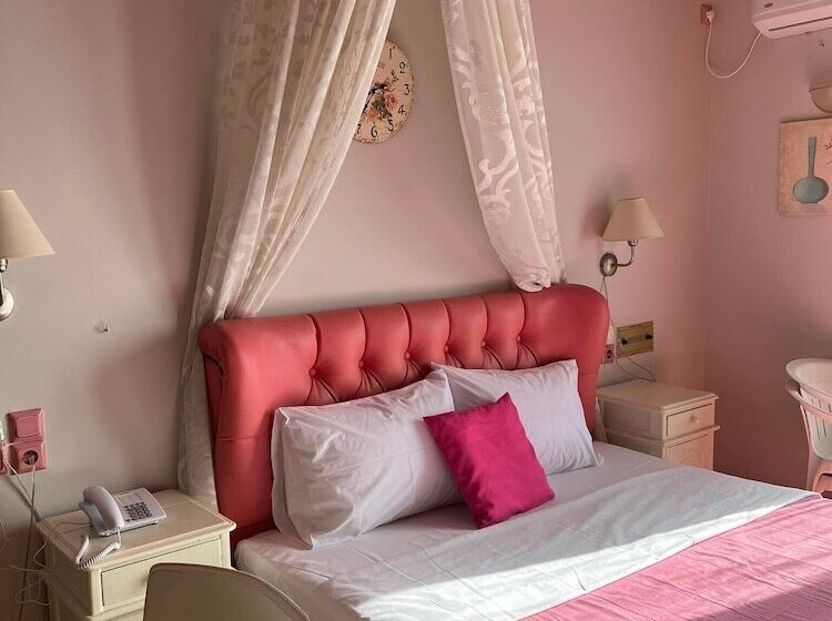 스탠다드 룸, Queens Leriotis