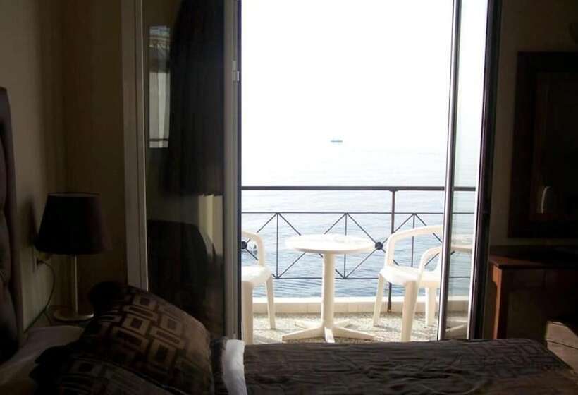 스탠다드 트리플 룸, Queens Leriotis