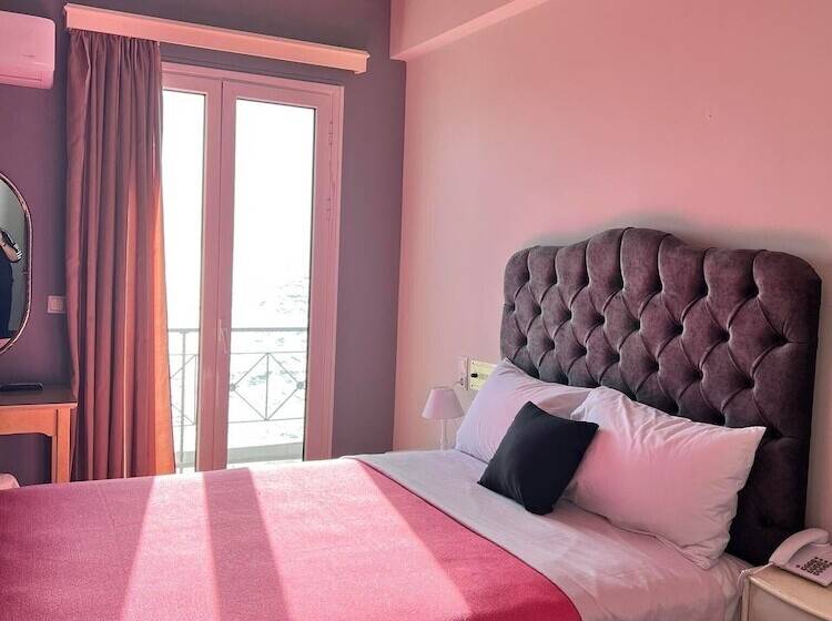 스탠다드 트리플 룸, Queens Leriotis