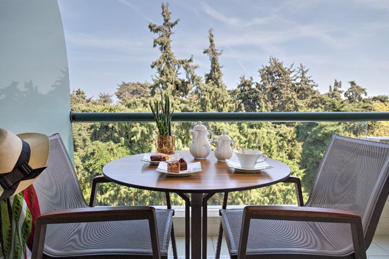 חדר דלוקס, Rodos Park