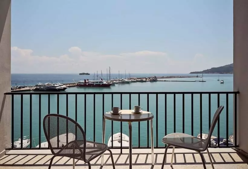 اتاق سوپریور با چشمانداز دریا و بالکن, Strada Marina