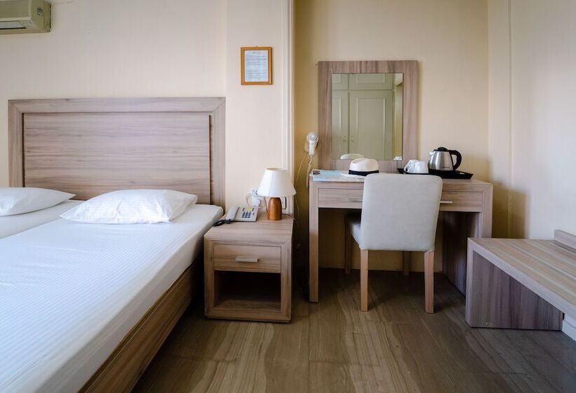 Номер Стандарт Вид на Сад, Summery