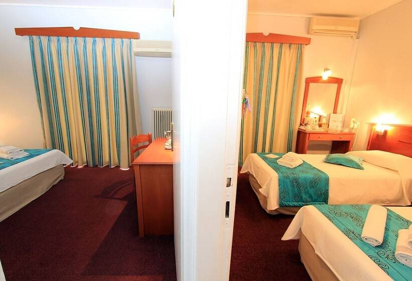 家庭间, Triton Hotel Piraeus