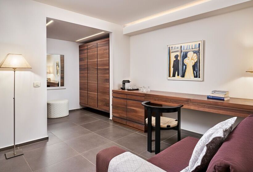 سوییت جونیور با چشم‌انداز دریا, White Rocks Hotel Kefalonia