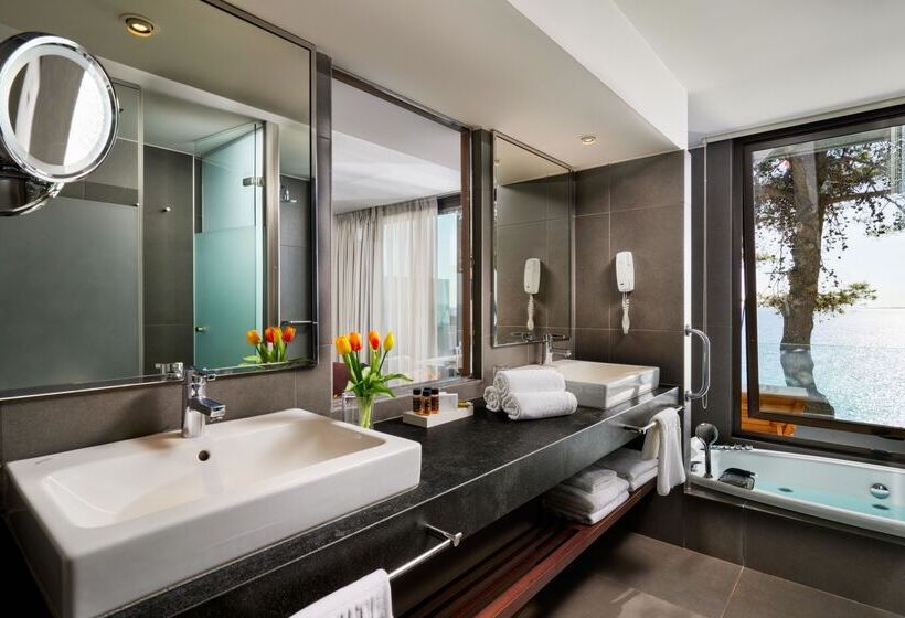 سوییت جونیور با چشم‌انداز دریا, White Rocks Hotel Kefalonia