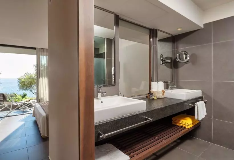 بانگلوی استاندارد با چشم‌انداز دریا, White Rocks Hotel Kefalonia