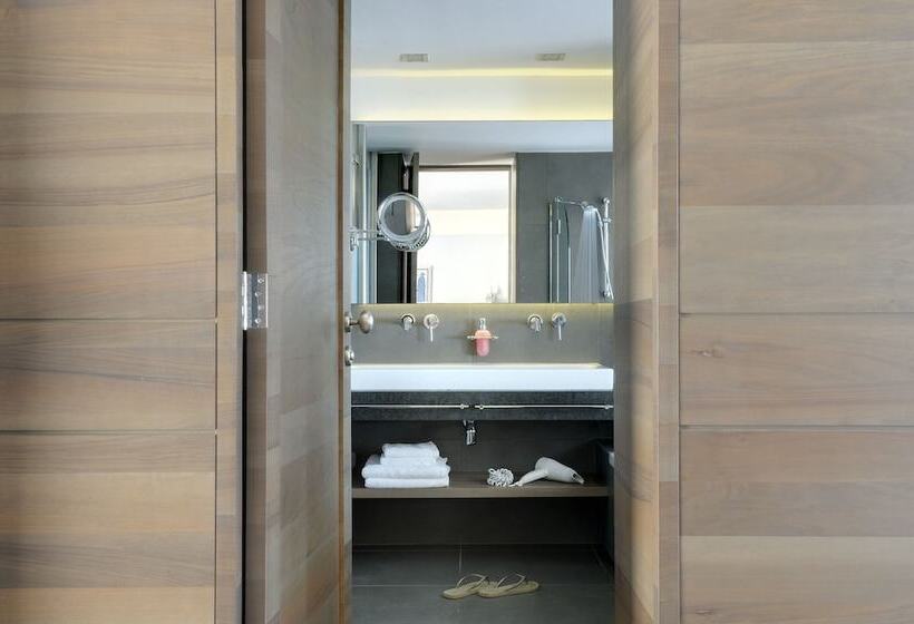 سوییت جونیور با چشم‌انداز دریا, White Rocks Hotel Kefalonia