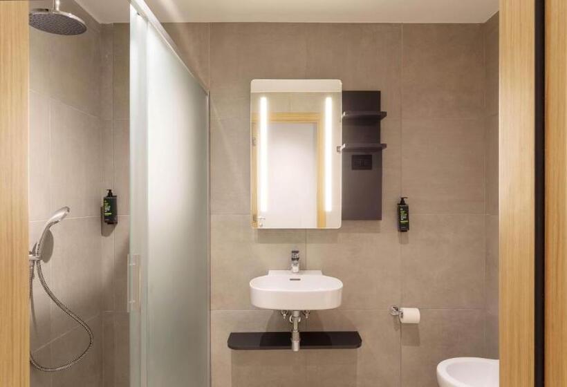 חדר סטנדרט לשלושה, B&B HOTEL Como Baradello