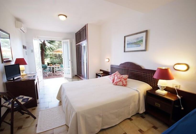 غرفة قياسية مطلّة علي البحر مزوَّدة بشُرفة, Antares