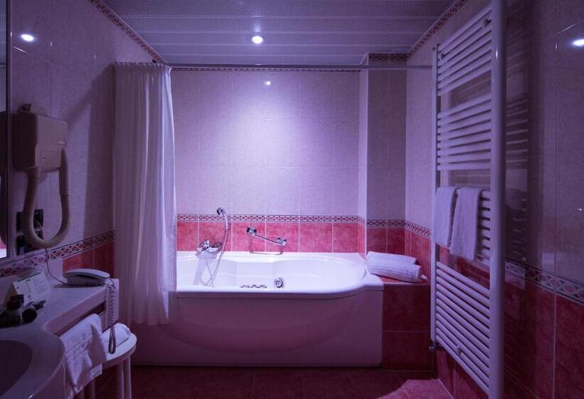 جناح جونيور, Bonotto Hotel Belvedere